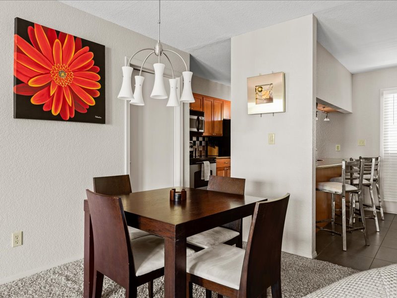 097-Condo-Kaibab-table